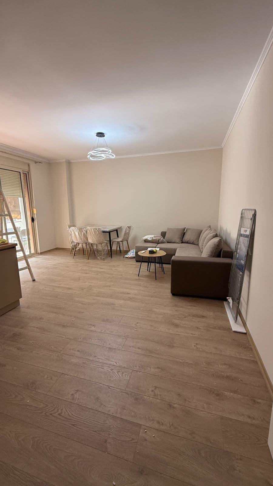 Jepet me Qira Apartament 1+1+ Ballkon ne Astir – i sapomobiluar ! 2