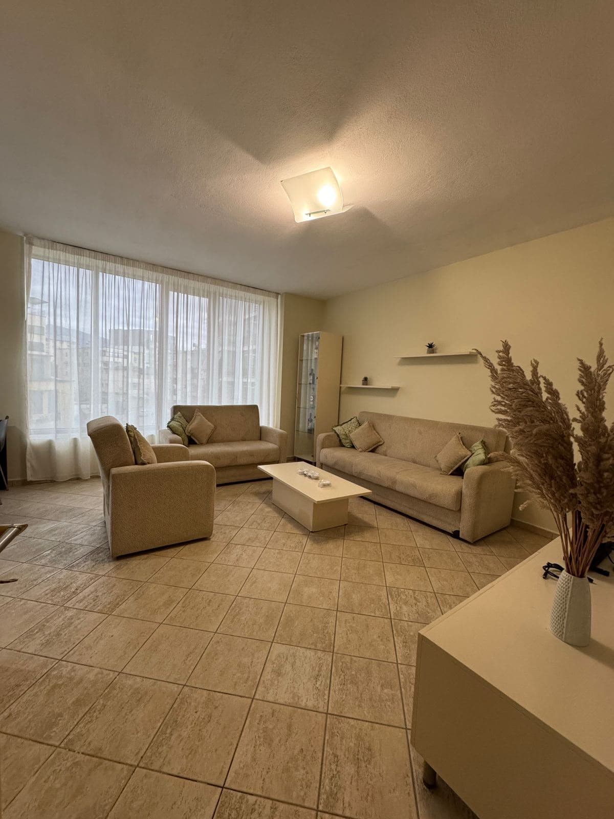 Apartament 1+1 me qira – pranë Shkollës së Baletit ! 2