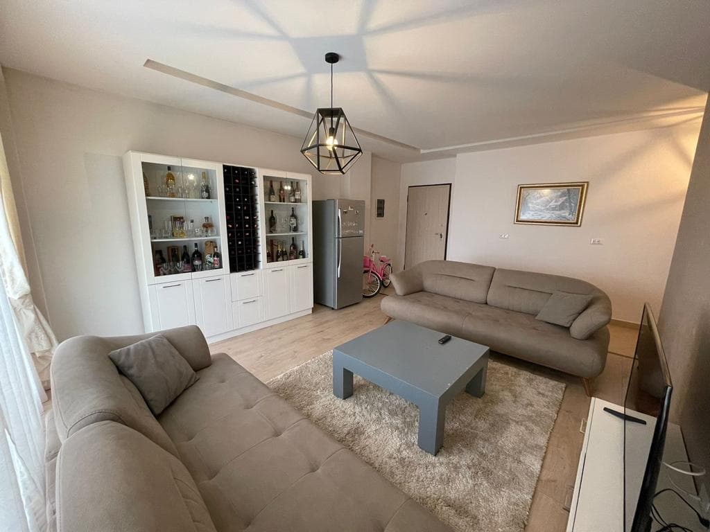 SHITET APARTAMENT 4+1+3 ME 2 BALLKONE NE ASTIR!