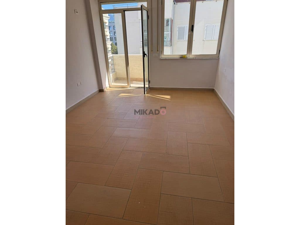 Apartament 3+1 me qira – Liqeni i Thatë !
