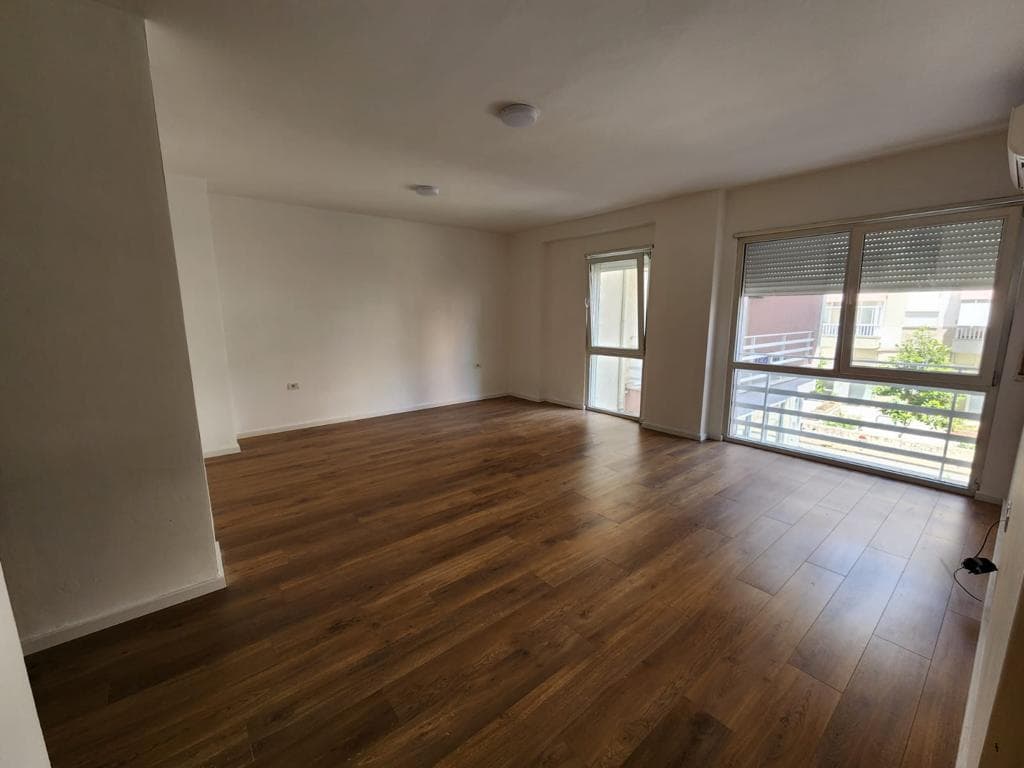 JEPET ME QIRA APARTAMENT PER ZYRA TEK KOMUNA E PARISIT! 3