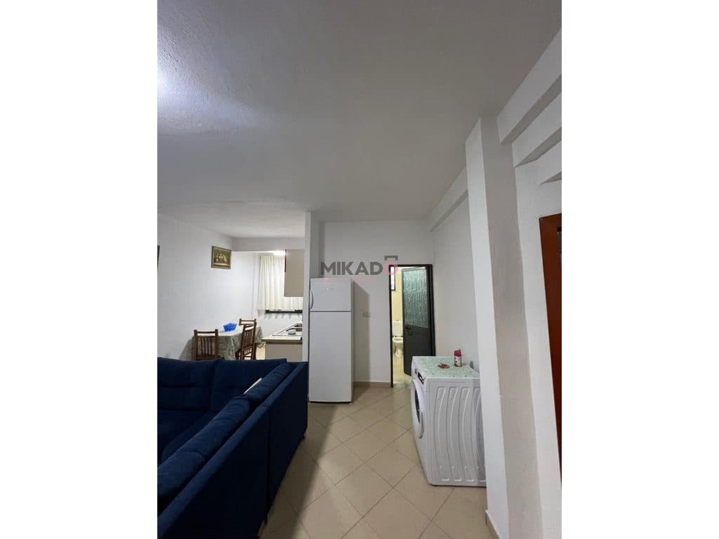 Jepet Apartament me Qira 1+1 - Rruga 5 Maji ! 4