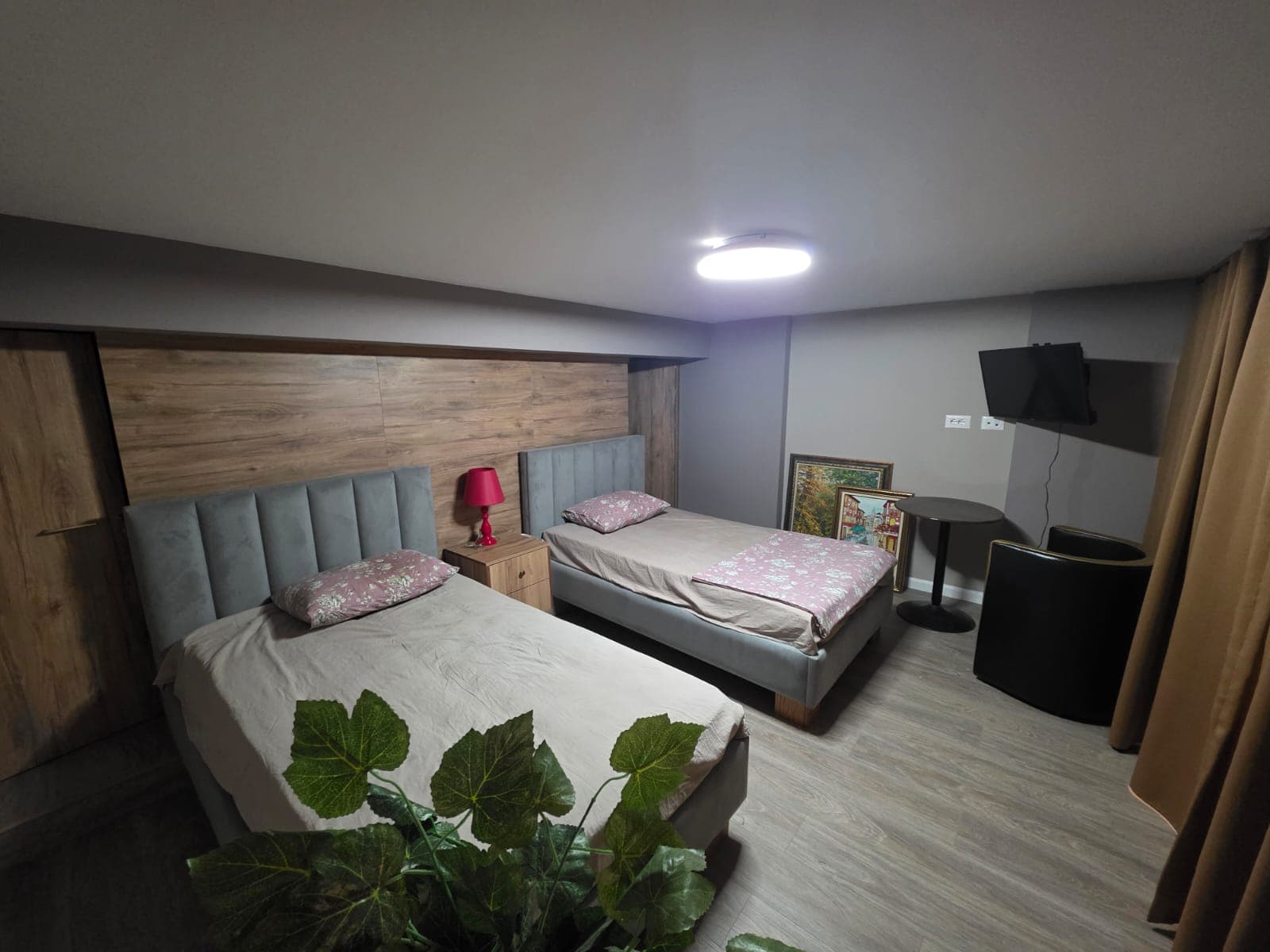 Shitet duplex 1+1 për banim ose zyrë – Yzberisht ! 3