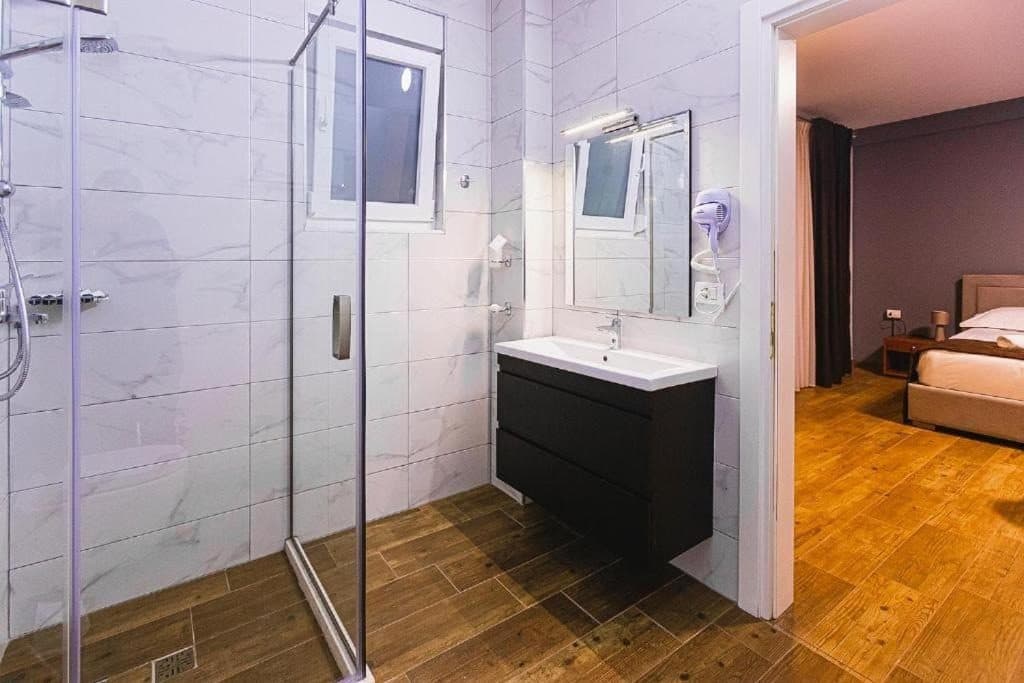 SHITET HOTEL NE TIRANE! 4