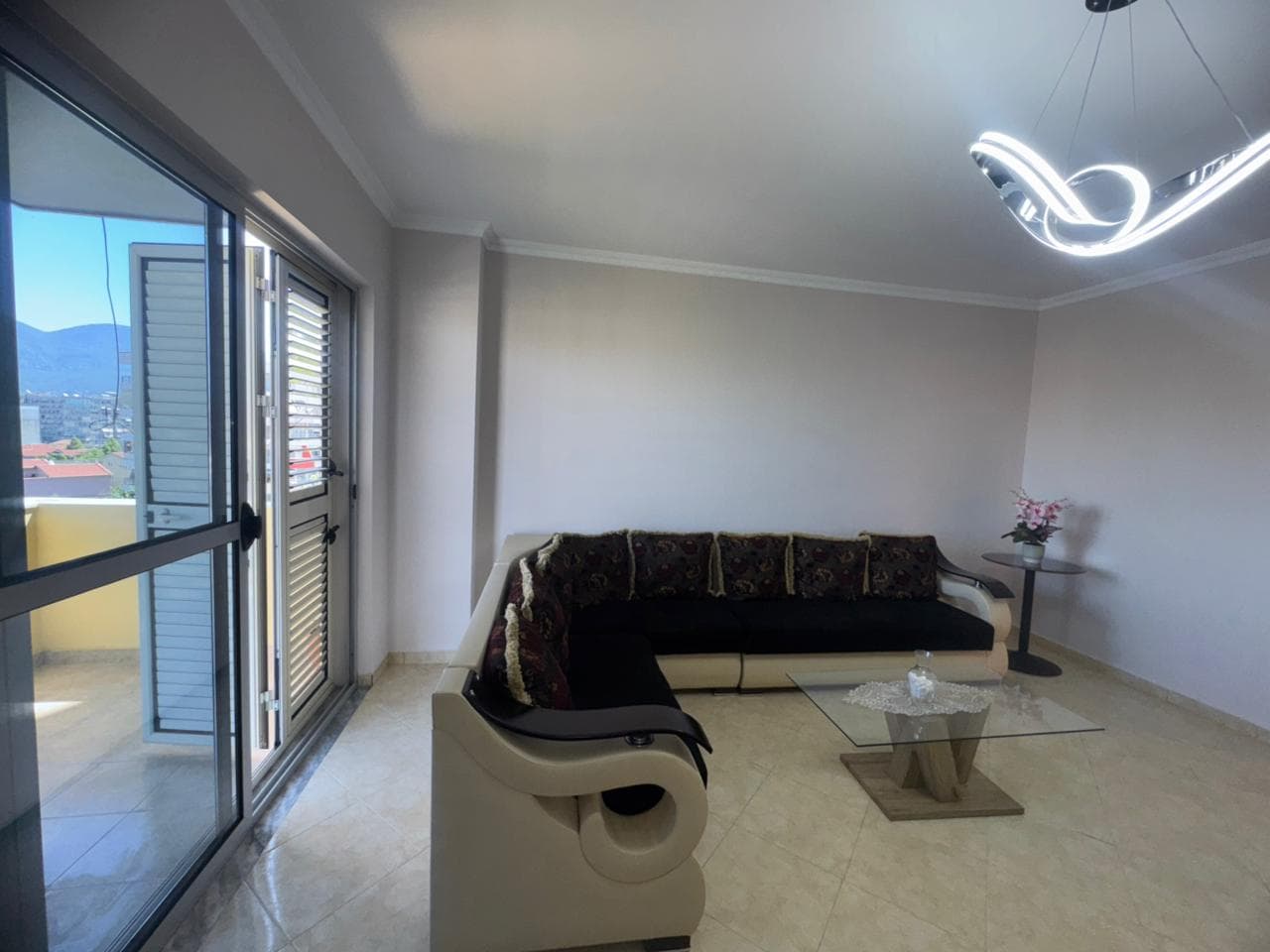 Apartament ne Shitje 3+1+2 + 2 Ballkone - Rrethi i Selites !