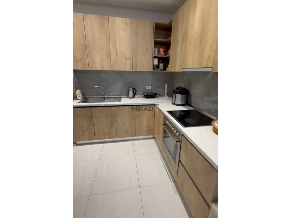 Jepet Apartament me Qira 1+1 në Astir – Me Super Verandë! 3