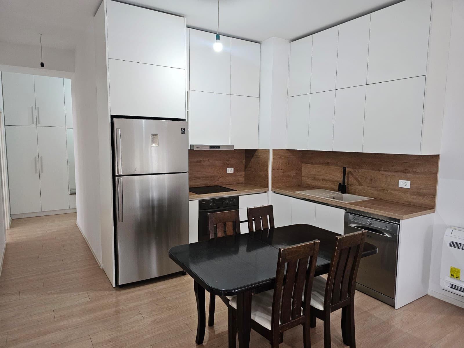 Jepet me Qira Apartament 2+1+ ballkon + post parkimi – Ali Demi ! 3