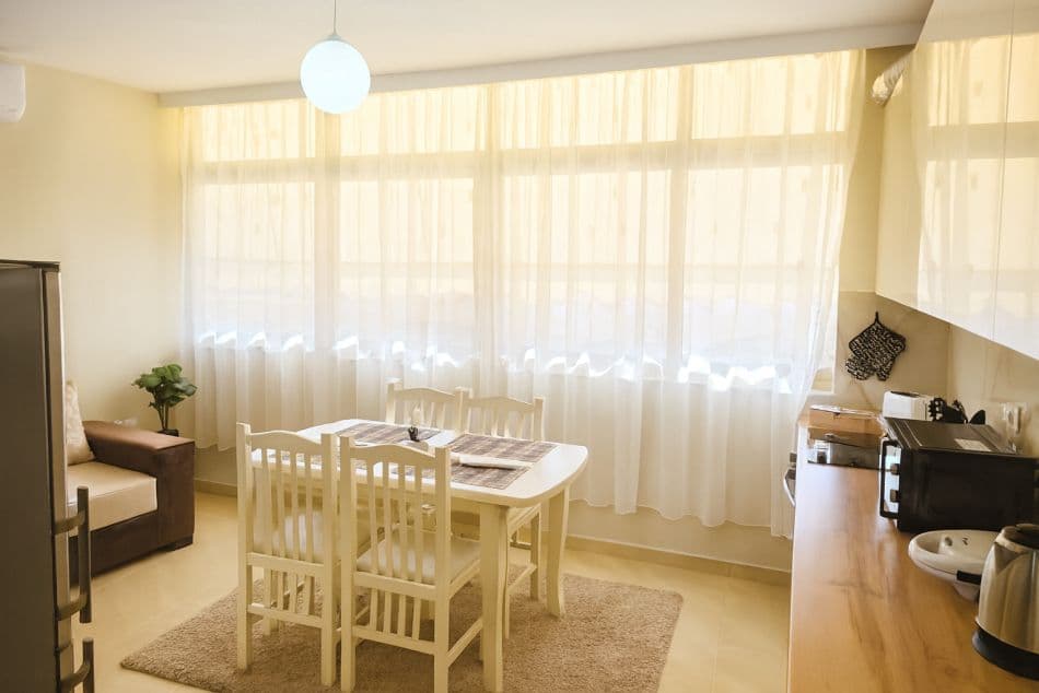 Jepet me Qira Apartament 1+1 i Mobiluar – Qendër Tiranë ! 3