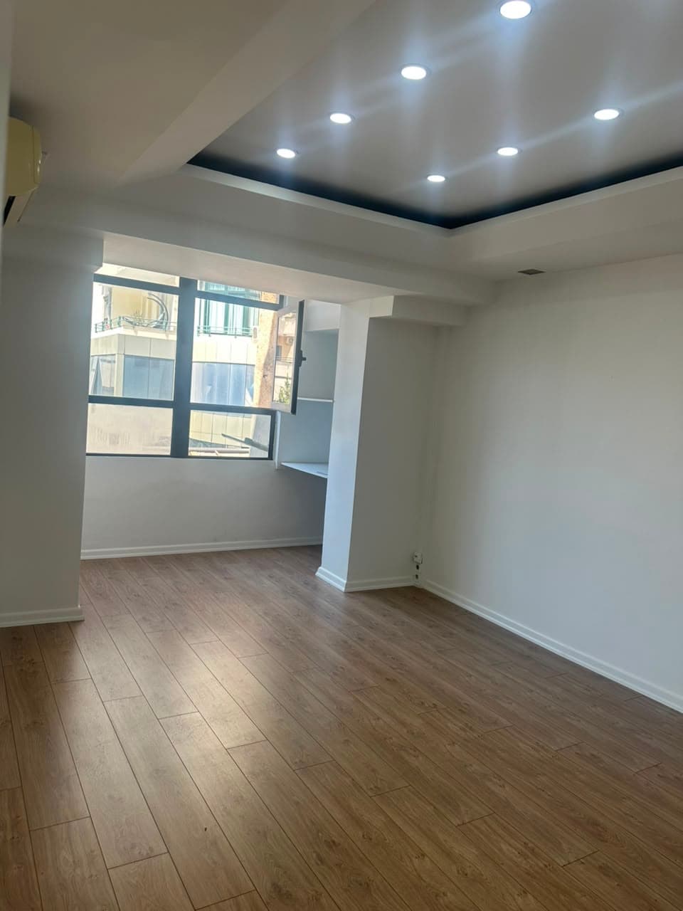 JEPET ME QIRA | AMBIENT ZYRE | 120 M² | BULEVARDI ZOGU I
