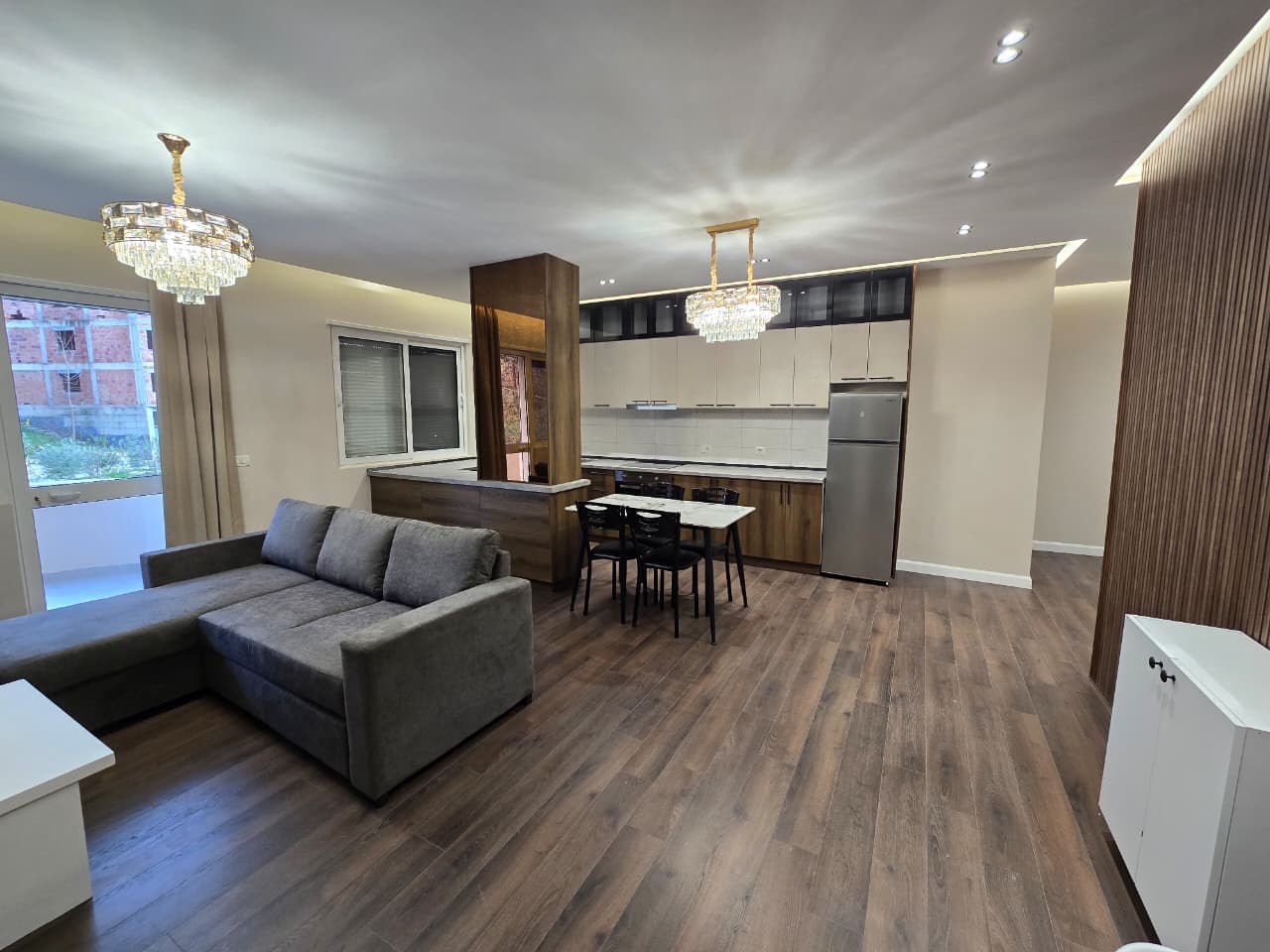 Shitet Apartament 2+1+2 tek Kopshti Botanik!
