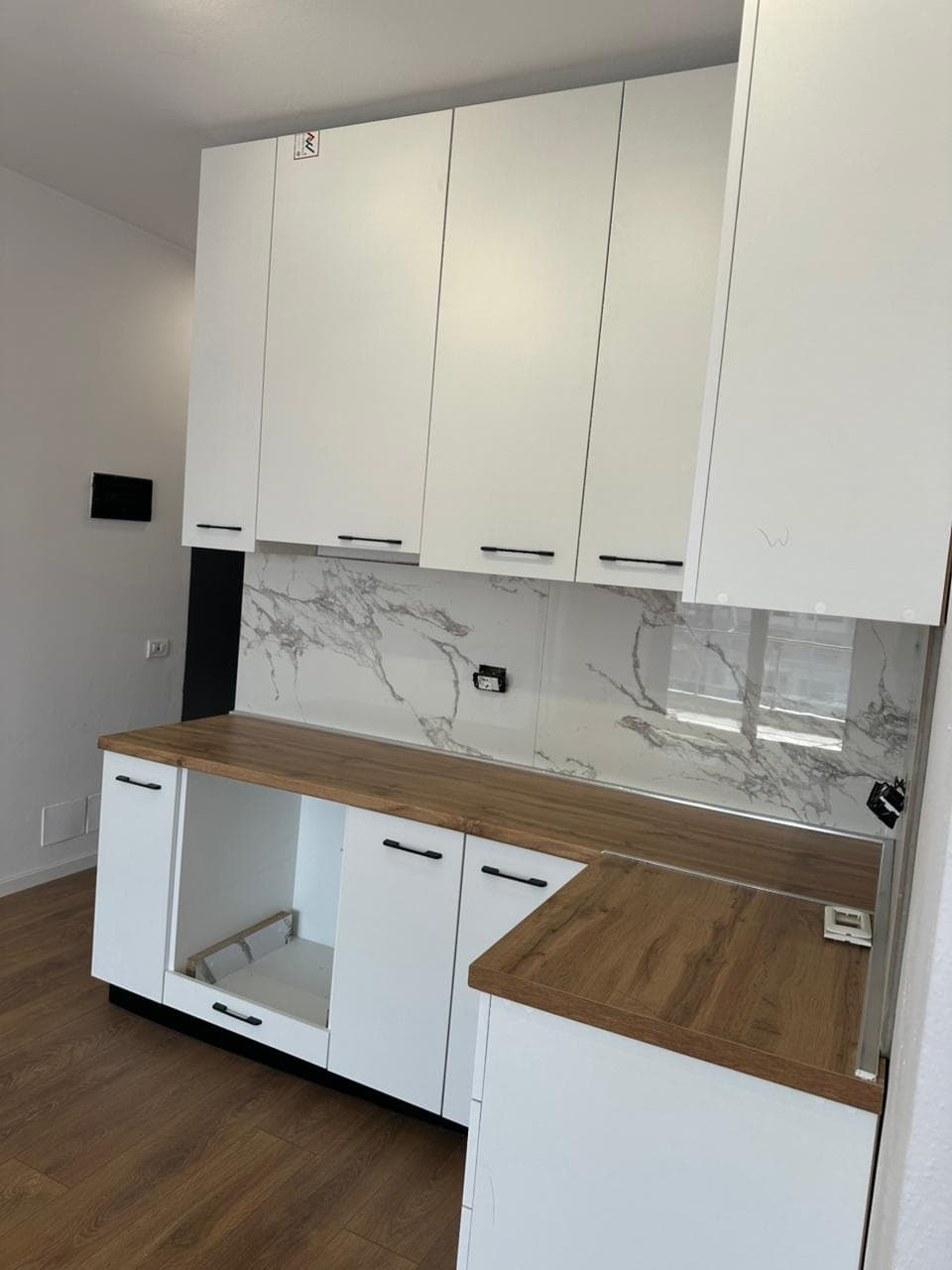 Shitet apartament 2+1 prane Pazarit te Ri! 2