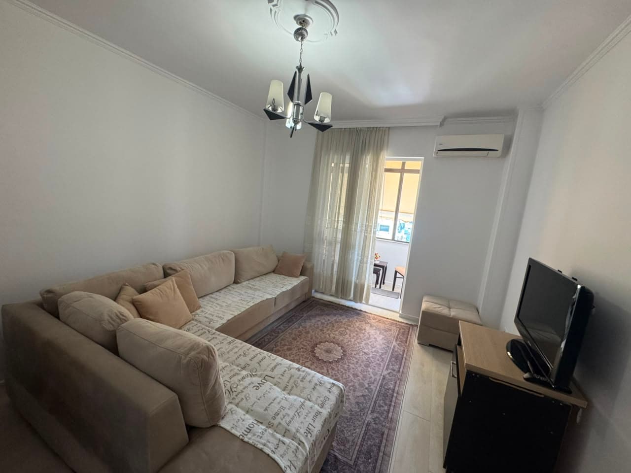 Apartament 2+1 me qira – Pranë Globe / Rruga e Kavajës !