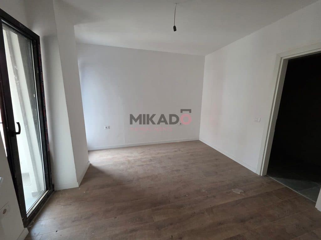 Shitet Apartament 3+1+2 - Kristal Building !