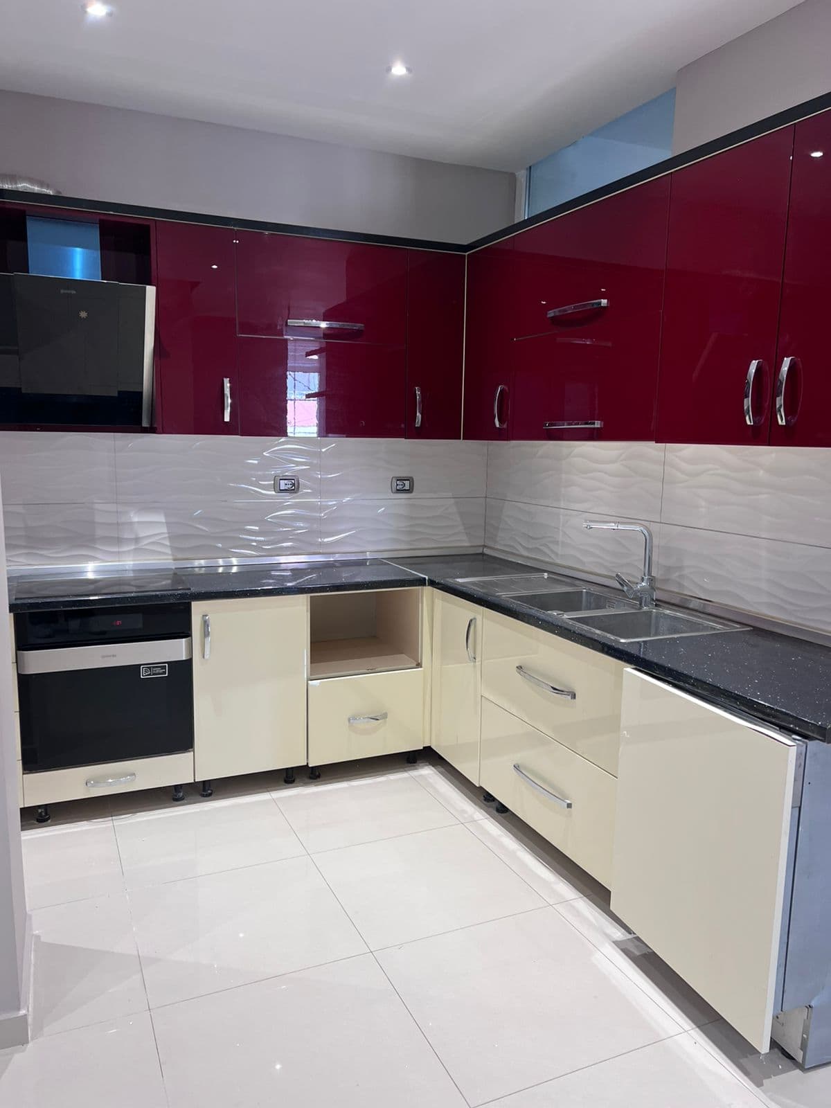 Apartament me qira – Rruga 5 Maji Concord Center) !