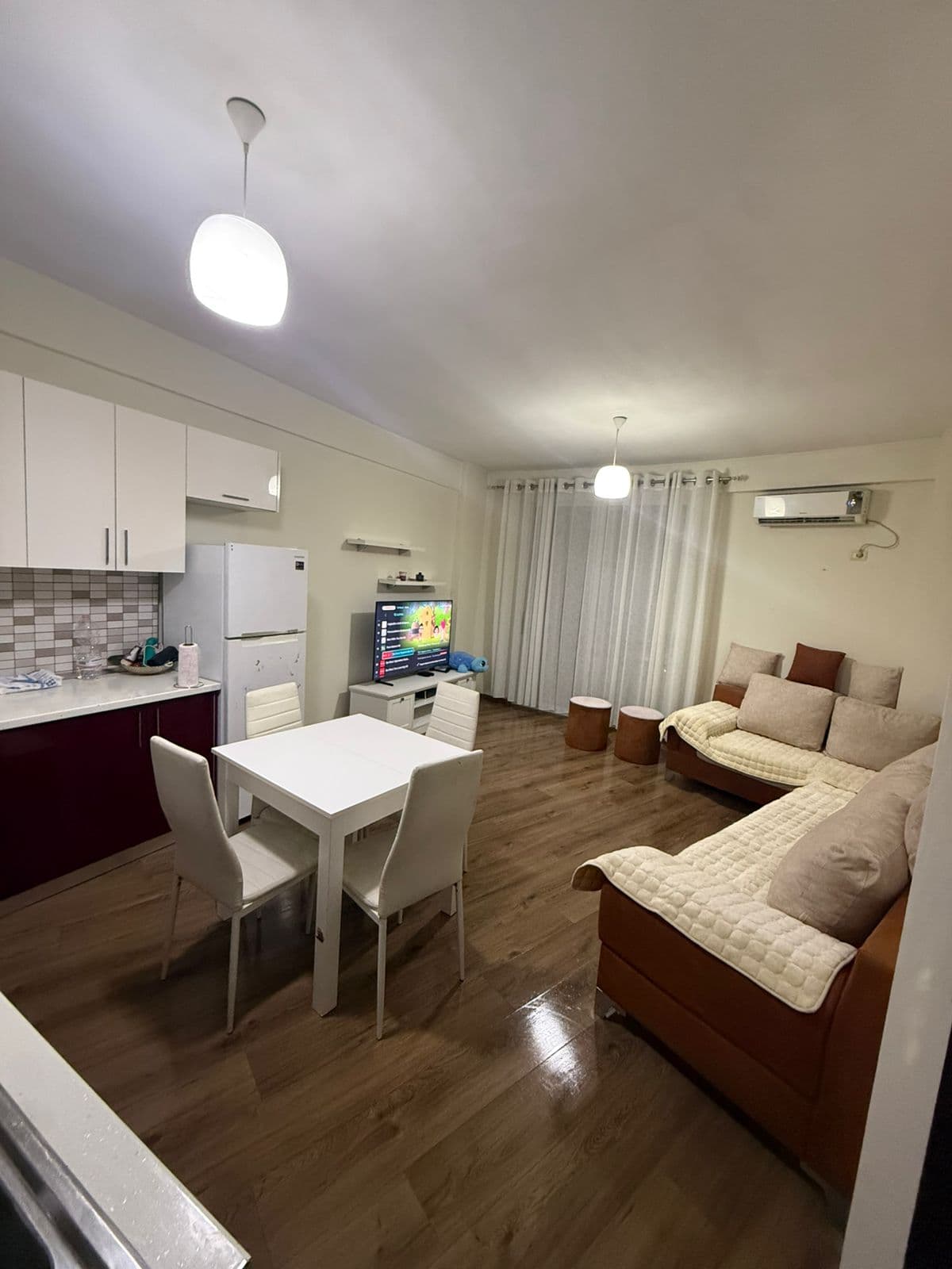 Jepet me Qira Apartament 2+1+ 2 Ballkone – Astir !