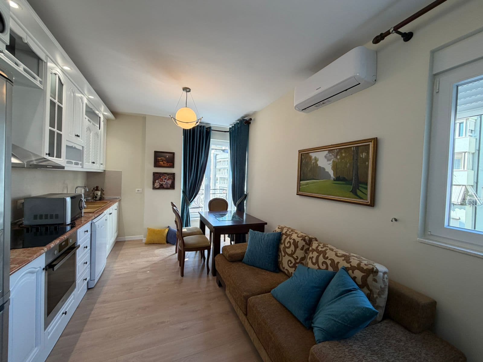 Jepet me Qira Apartament 1+1 tek Rruga Faik Konica! 2