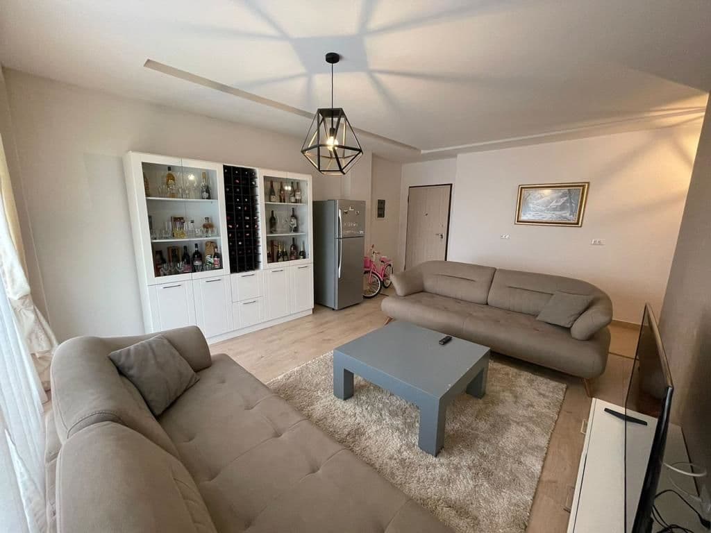 SHITET APARTAMENT 4+1+3 ME 2 BALLKONE NE ASTIR!