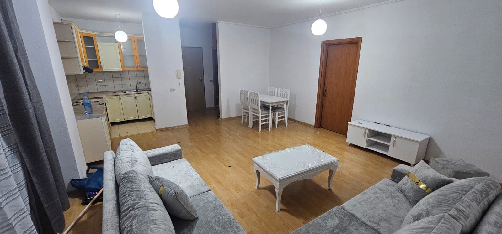 Apartament 2+1+2 me qira – Yzberisht, përballë Grand Gallery !