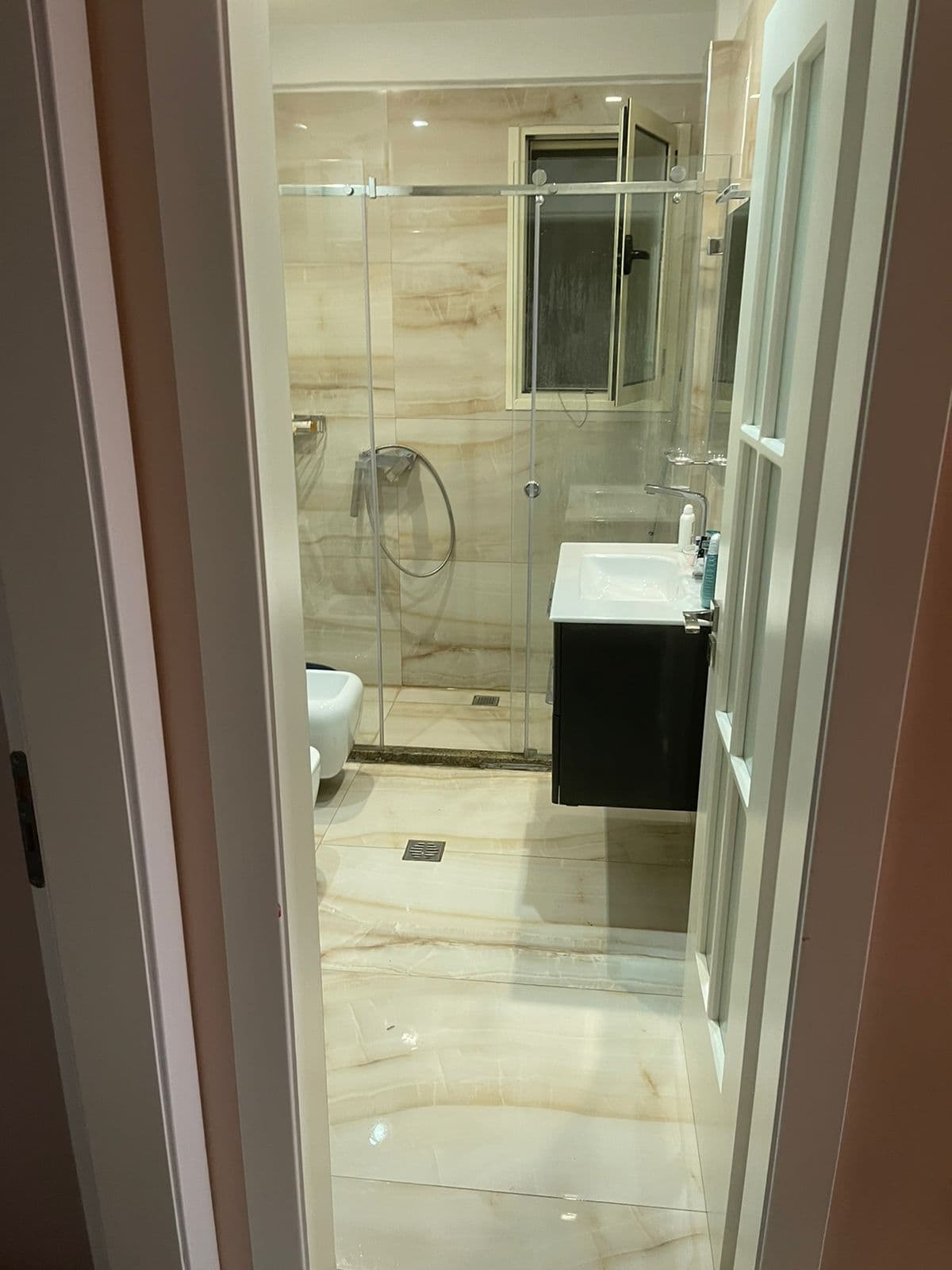 Shitet Apartament 2+1 ne Lungomare, Vlore! 4