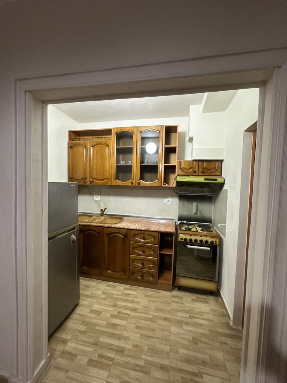 Apartament 1+1 me qira – Tirana e Re, Rr. Irfan Tomini ! 2