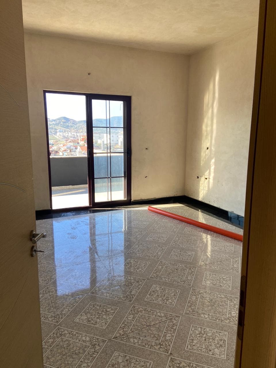 Shitet Apartament 3+1 ne Sauk! 2