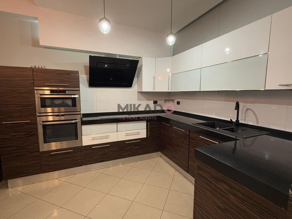 Jepet me Qira Apartament 2+1 ne Hyrje te Bllokut! 4
