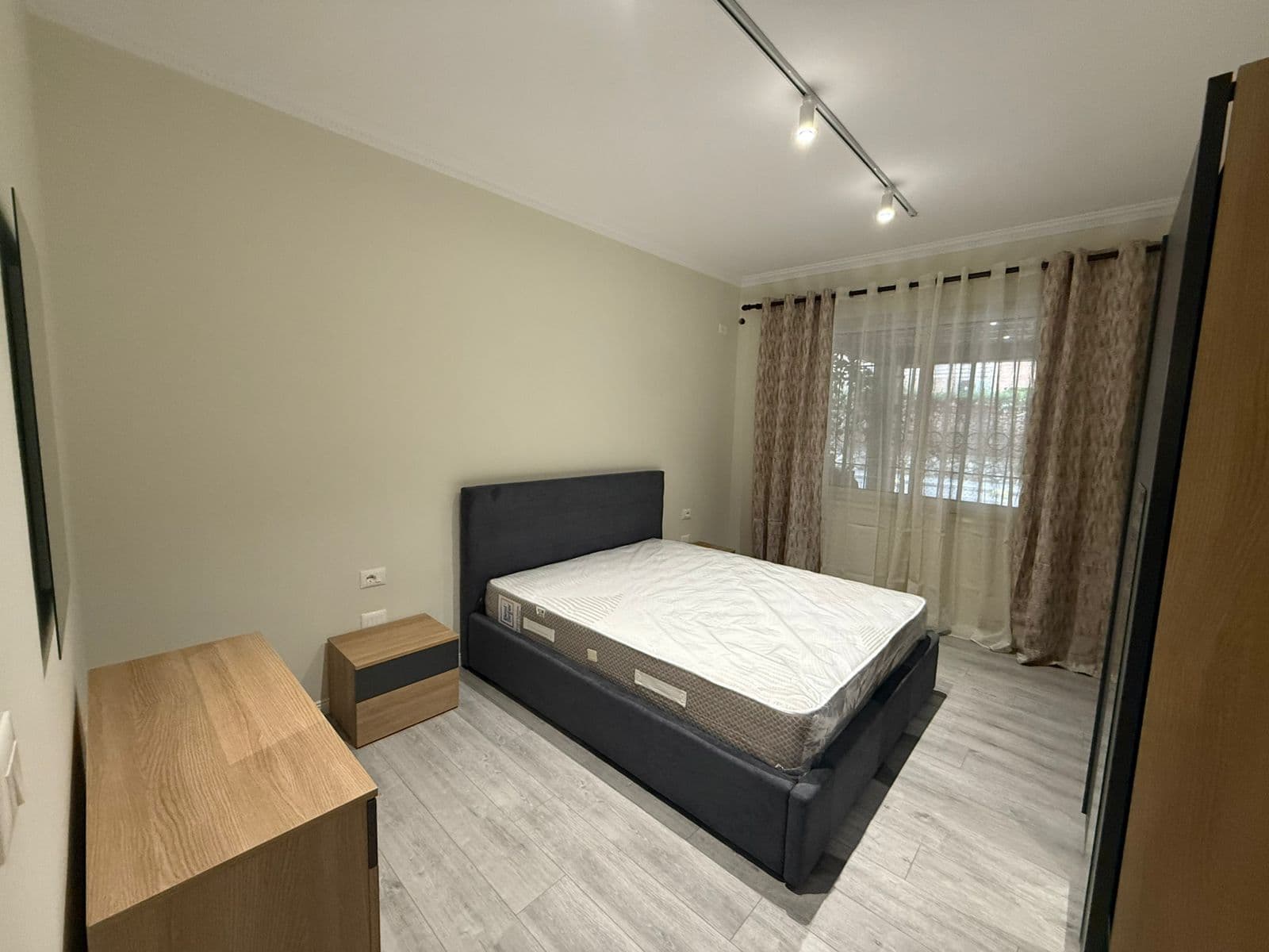 Apartament 2+1 me qira – Blloku, pranë Gardës ! 4