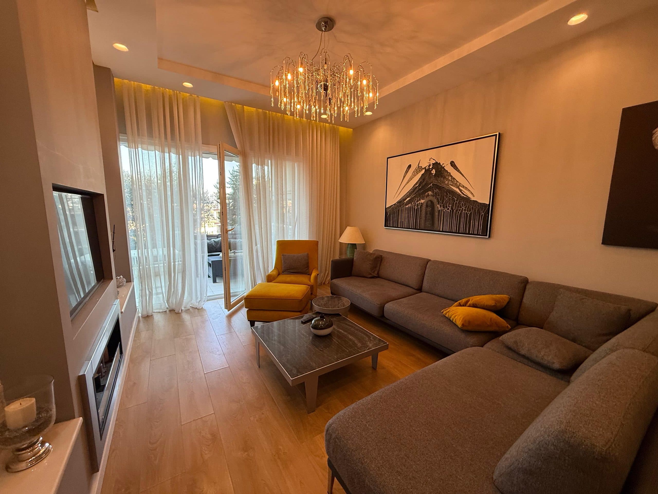 Jepet me Qira Apartament 2+1+2 tek Xhamia e Selites, Kopshti Botanik!