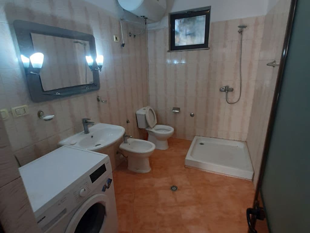 Apartament 1+1 me qira – Rruga 5 Maji !