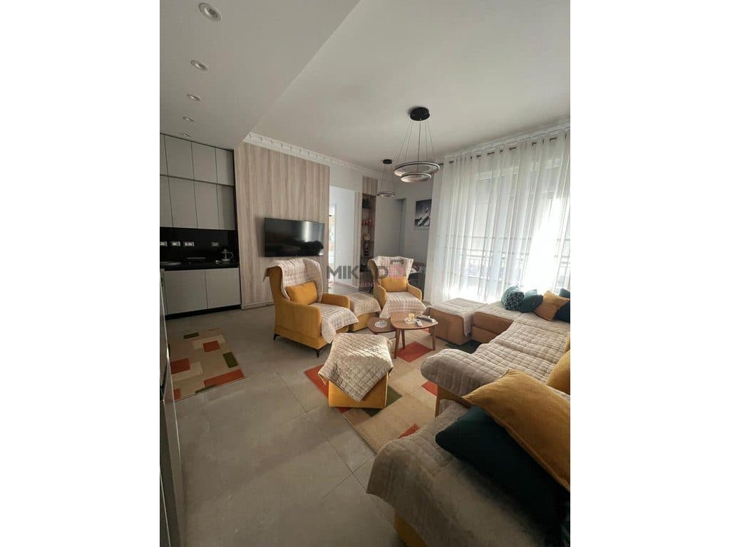 Apartament Lux 2+1+2 me Qira – Kafe Flora (Afer Qendrës së Tiranës) !