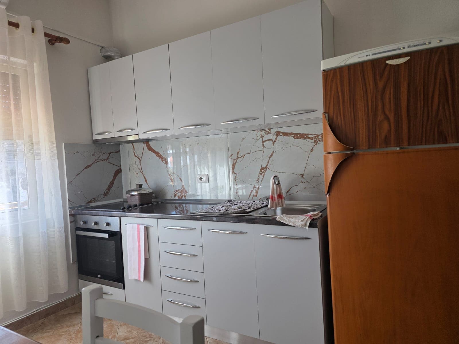 Apartament 1+1 me qira – pranë Spitalit Amerikan 3 ! 3