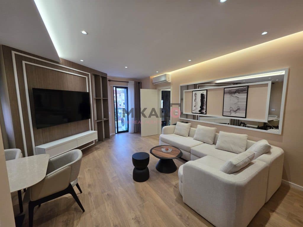 Shitet Apartament Modern 2+1+2 – Rruga e Durrësit !