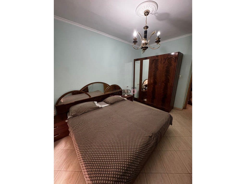 Jepet me Qira Apartament 3+2+1 📍 Pranë Shkollës “Petro Nini Luarasi” ! 3