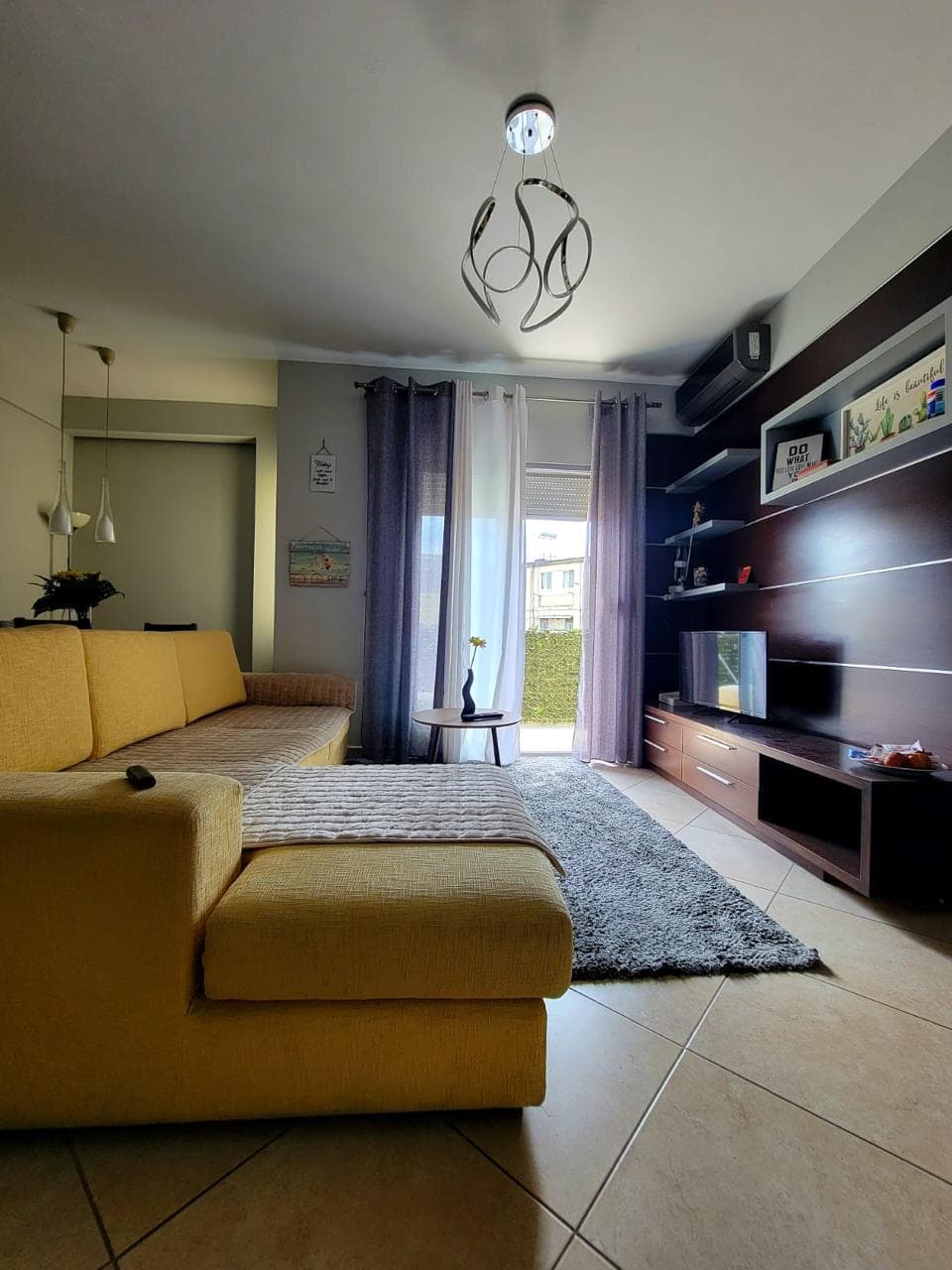 Jepet me Qera – Apartament 1+1 në Ali Dem !