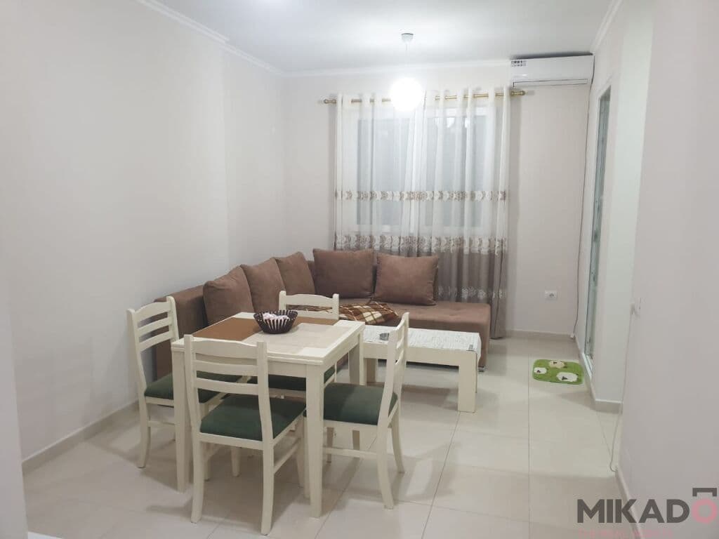 Shitet Apartament 2+1 - Porto Lalzi!