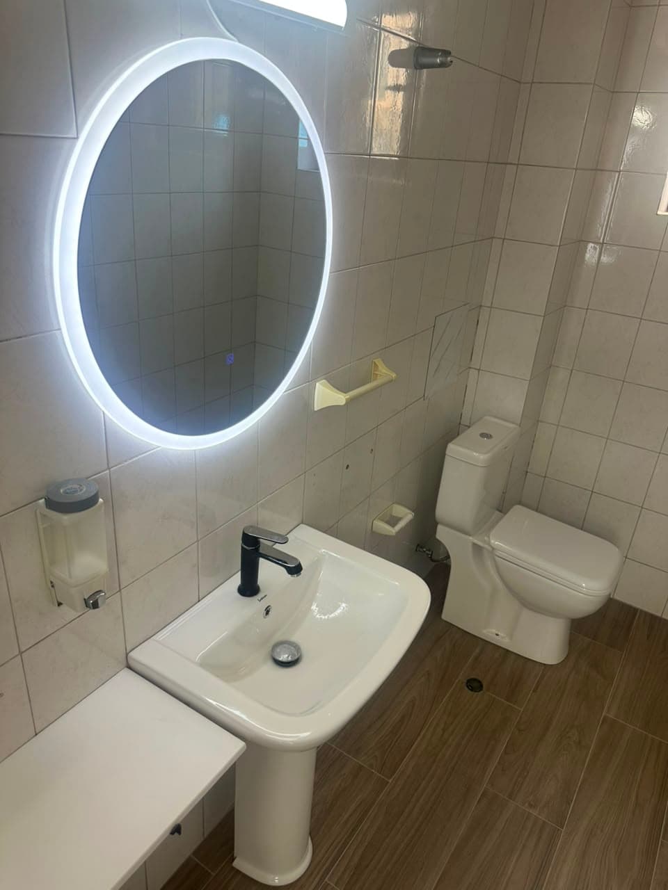 JEPET ME QIRA | AMBIENT ZYRE | 120 M² | BULEVARDI ZOGU I