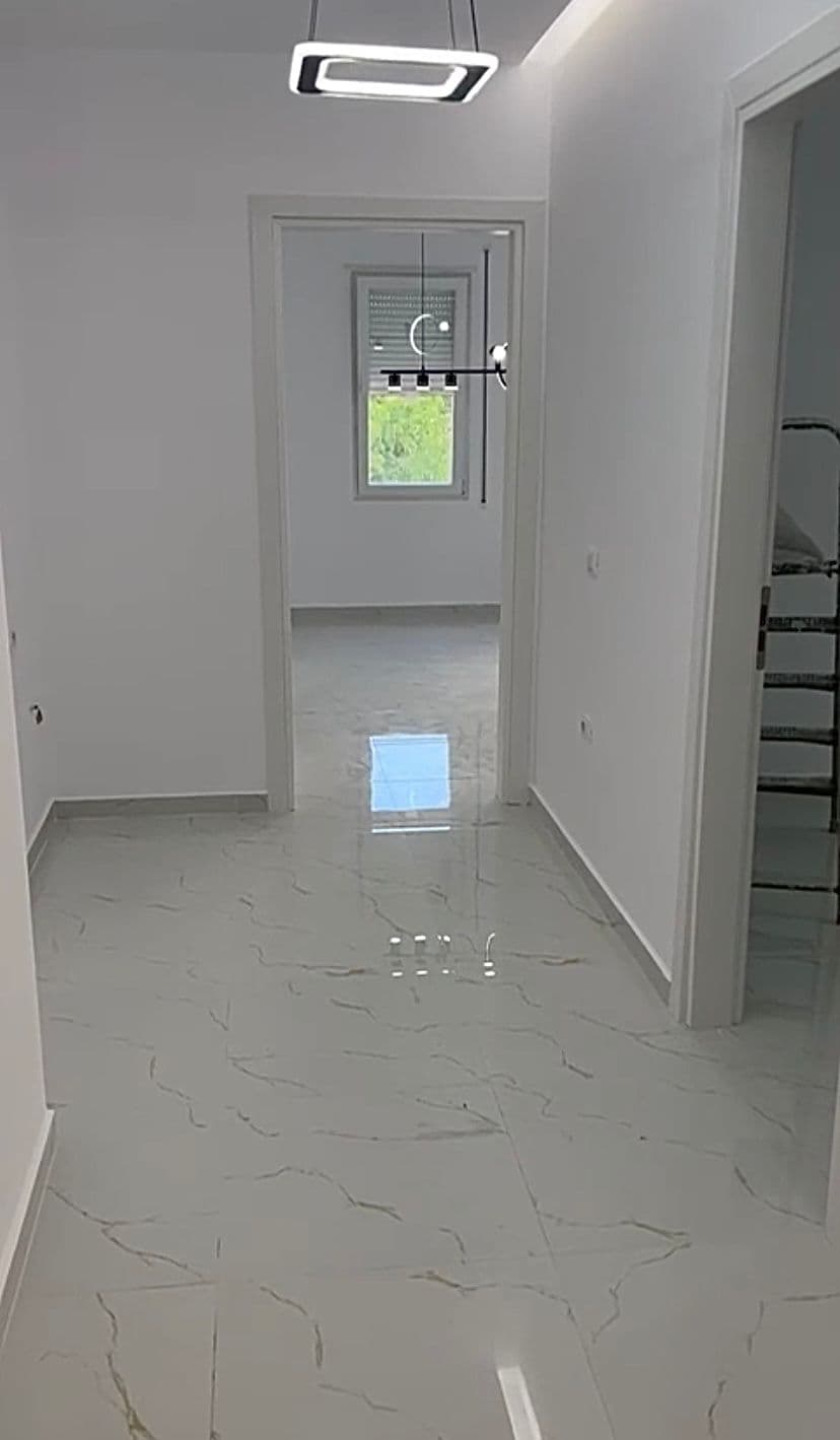 Jepet me Qira Ambient Biznesi ne Rrugen 5 Maji, prane Concord Center! 3