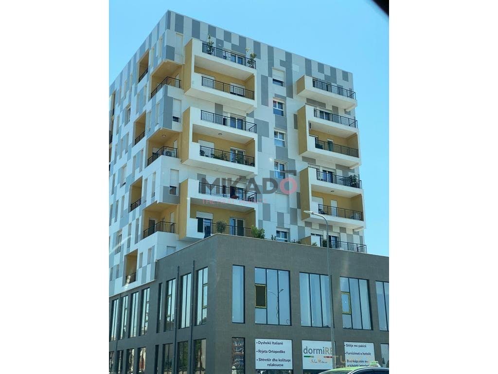 Shitet Apartament 2+1 - Laprake !