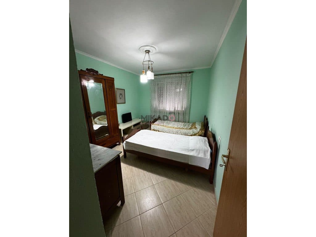 Jepet me Qira Apartament 3+2+1 📍 Pranë Shkollës “Petro Nini Luarasi” ! 4