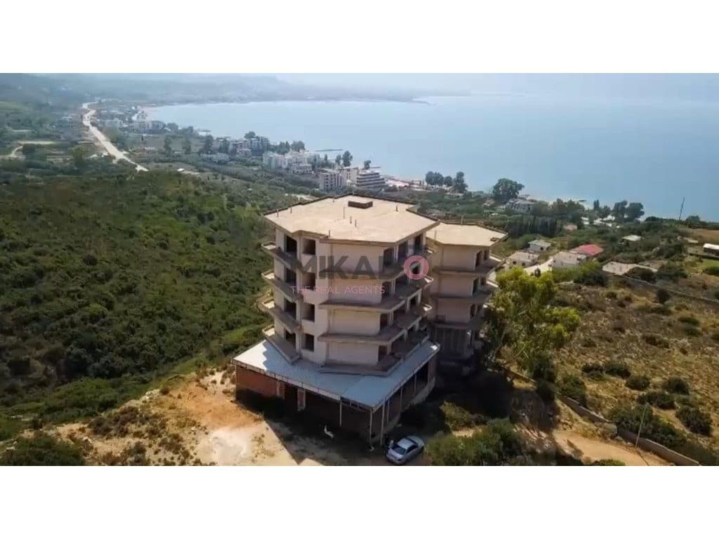 Shitet Hotel me 500m truall ne Radhime,Vlore !