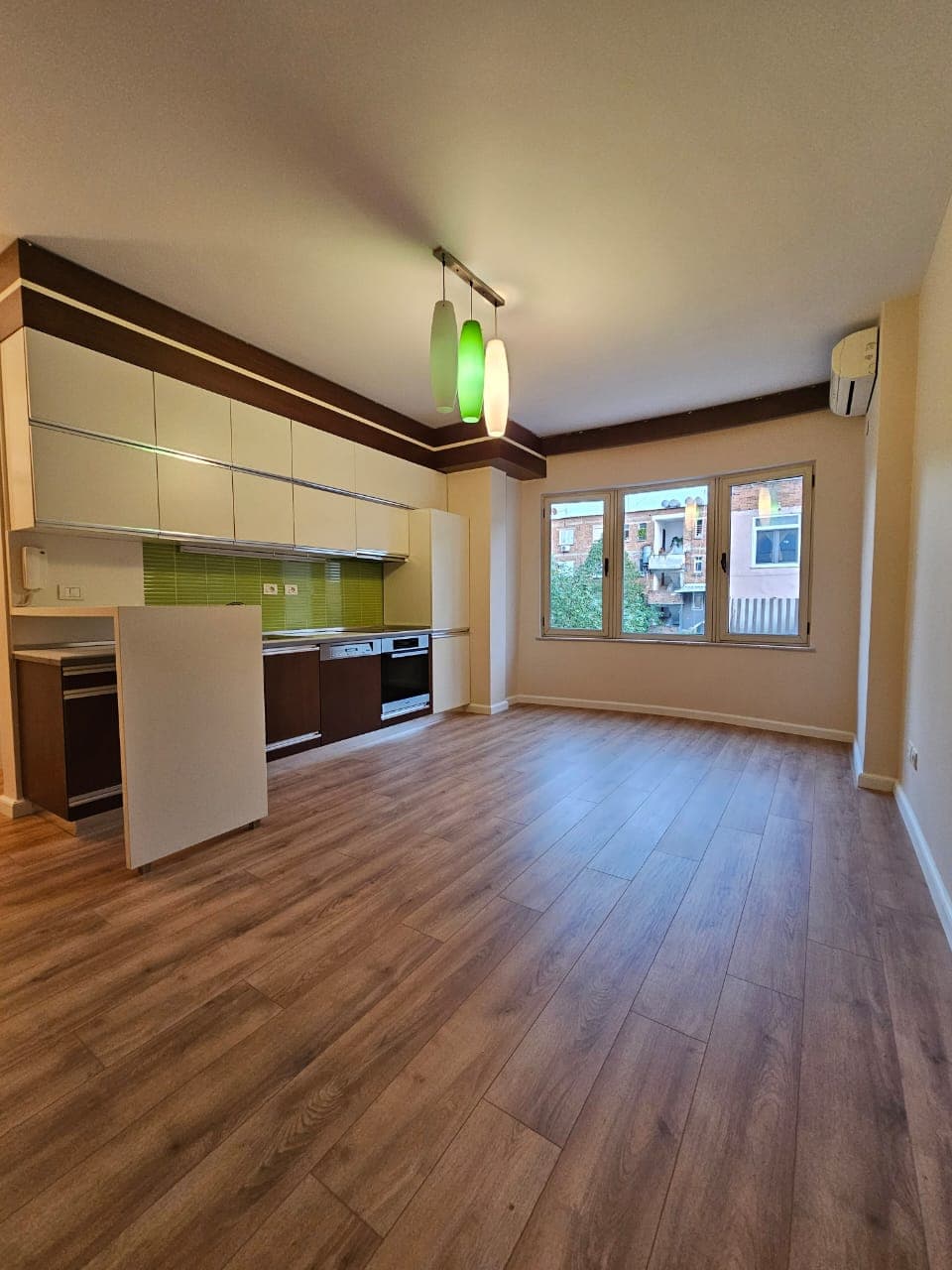 Shitet apartament 1+1 – Rruga Mine Peza (përballë Golden Tower) !