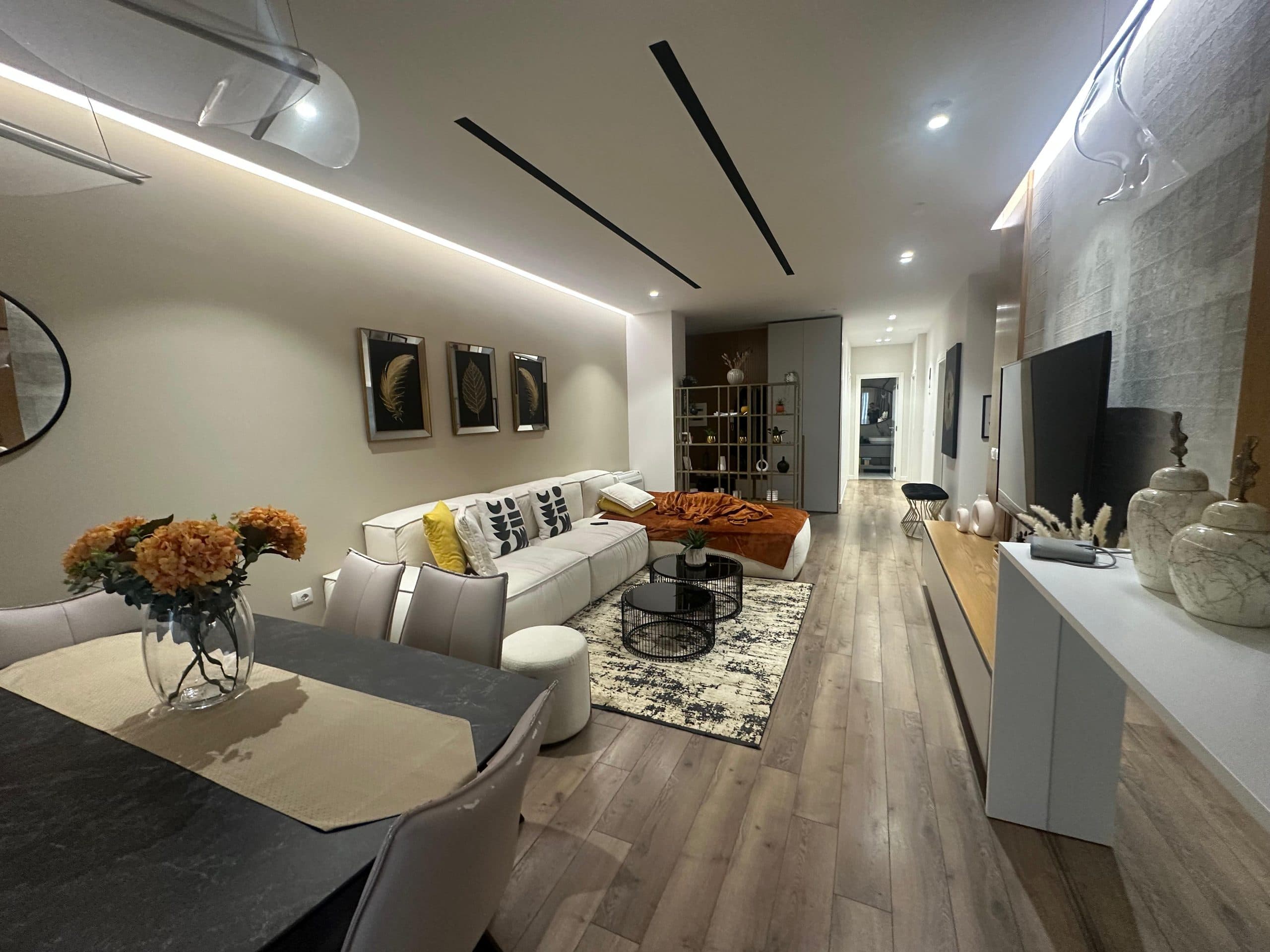 Shitet Apartament 3+1+2 tek Rruga e Kosovareve!