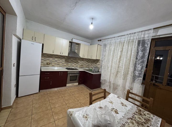 Jepet me qira apartament 2+1 ne Xhamllik - afer Venue Club! 2