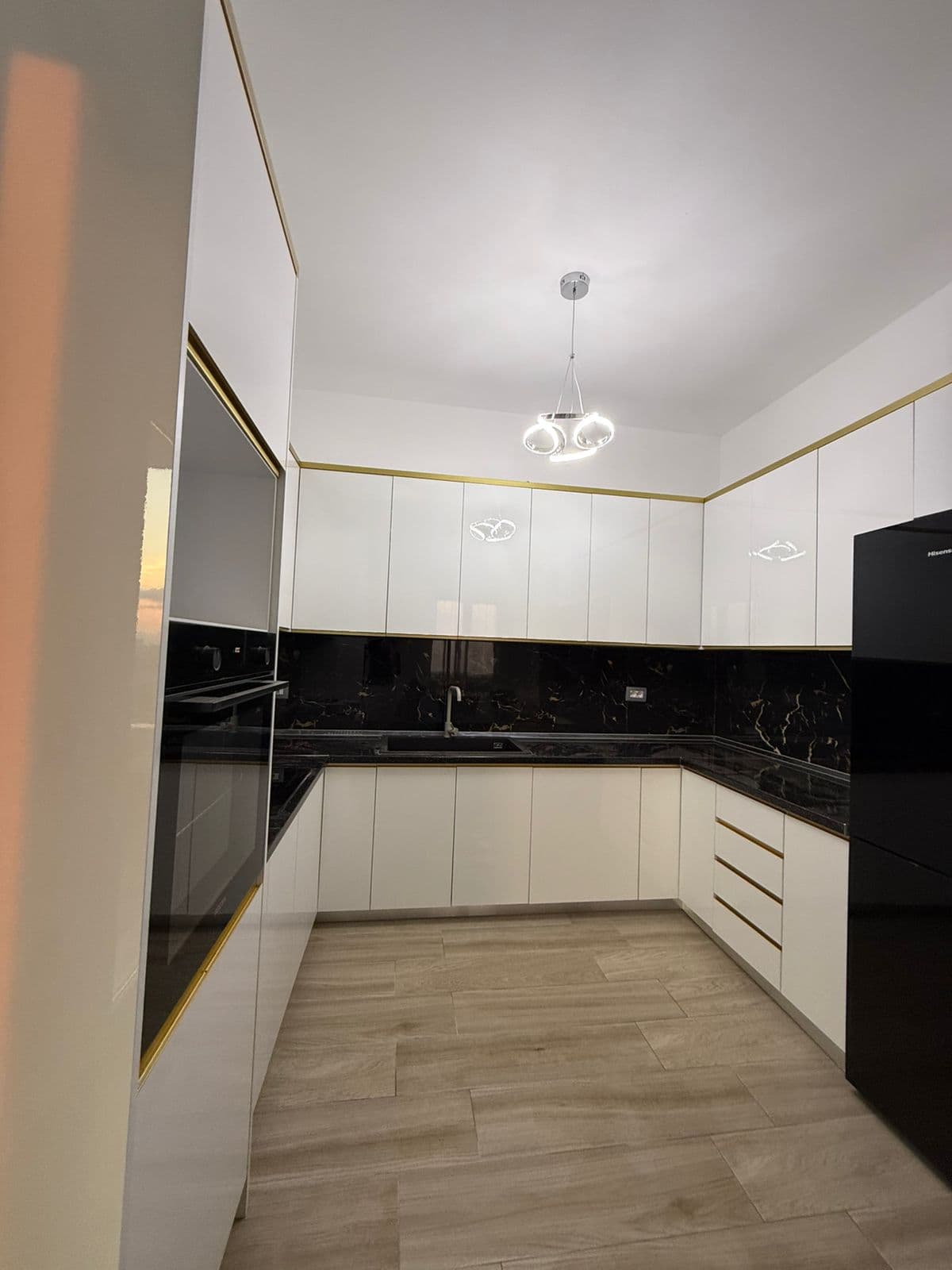 🏡 Jepet me Qira Apartament 3+1+2 në Shkozë ! 2