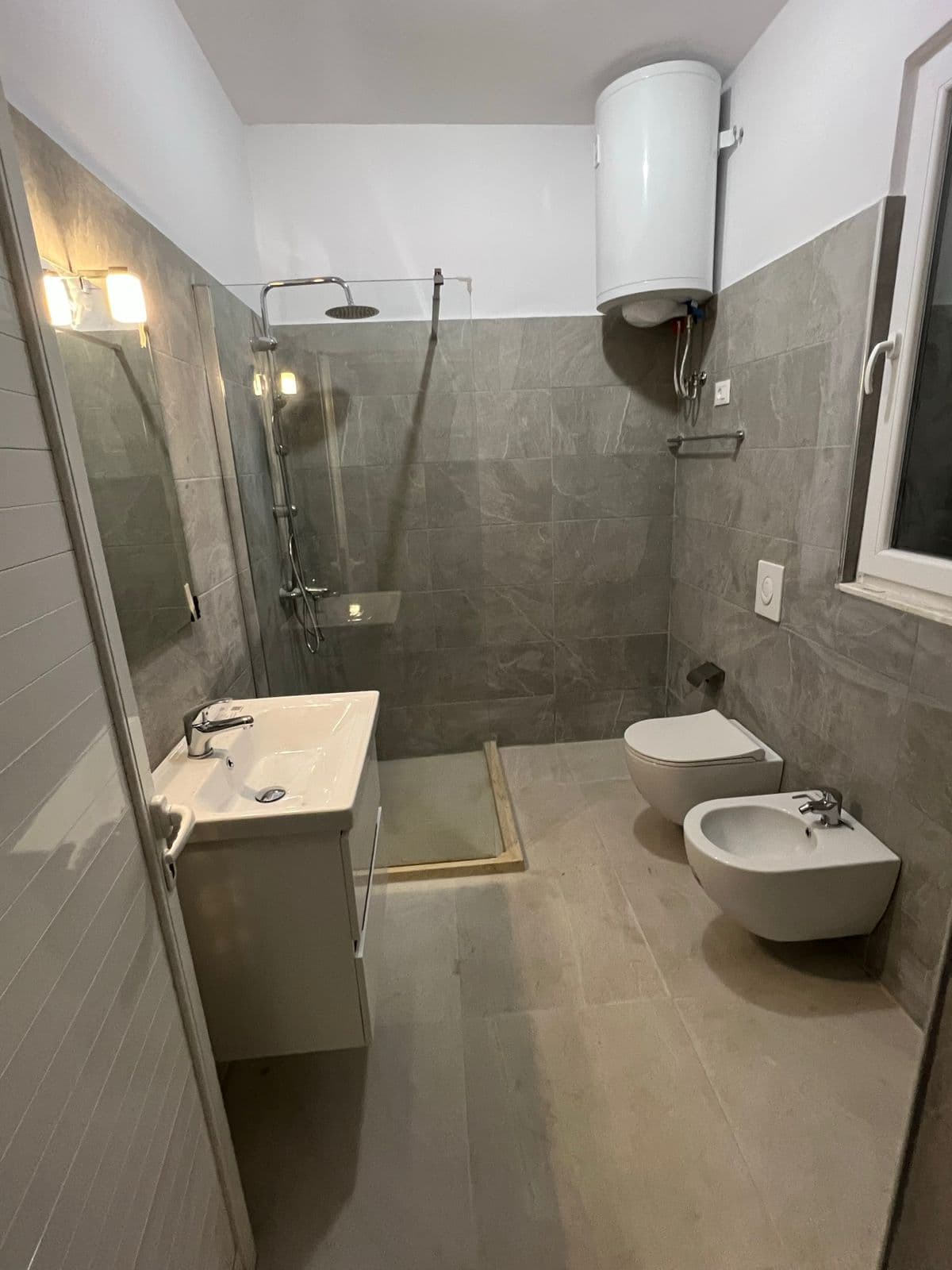 Apartament 1+1 me qira – Shkolla e Bashkuar (pranë Uni të Mjekësisë) ! 4