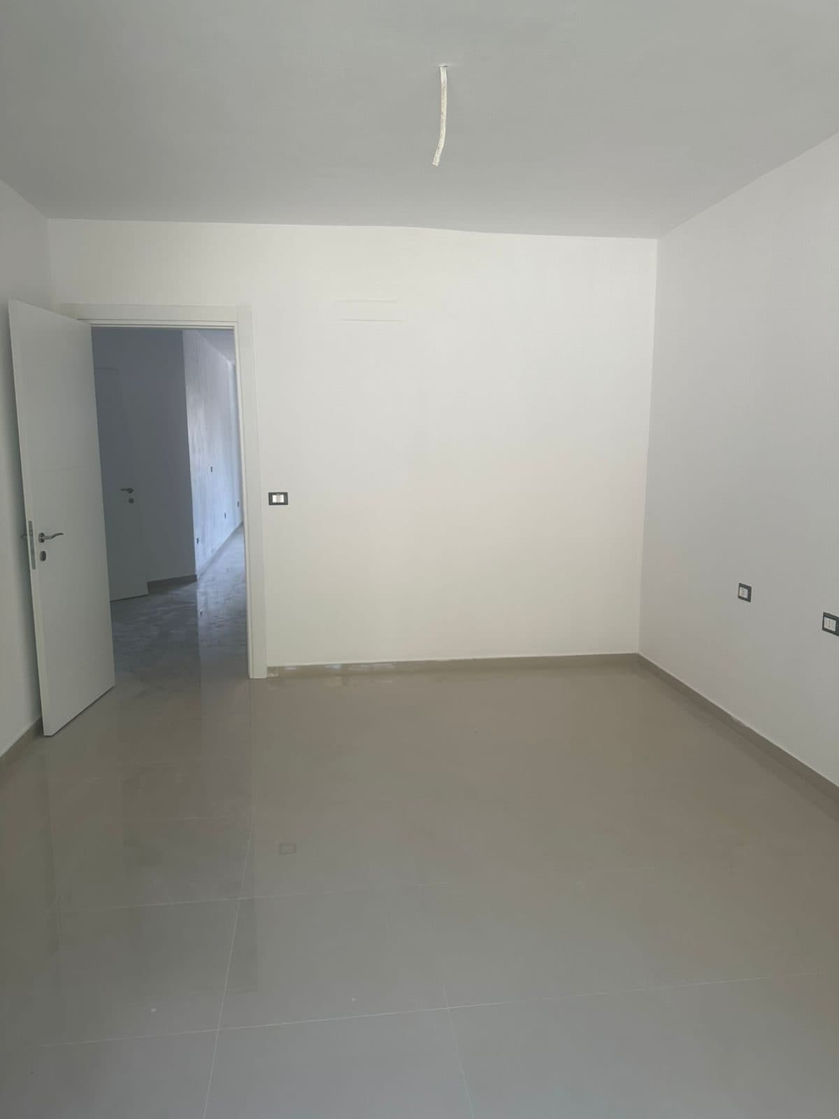 Shitet Apartament 2+1+2 dhe verande tek White Hill, Currila Durres! 4