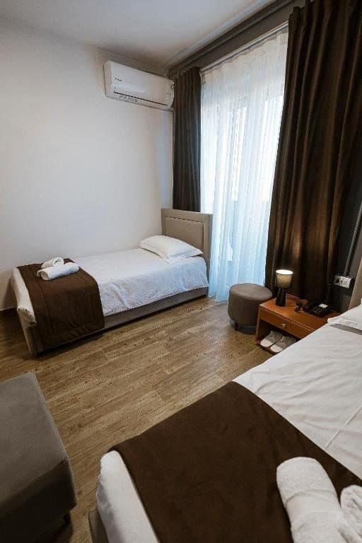 SHITET HOTEL NE TIRANE! 2