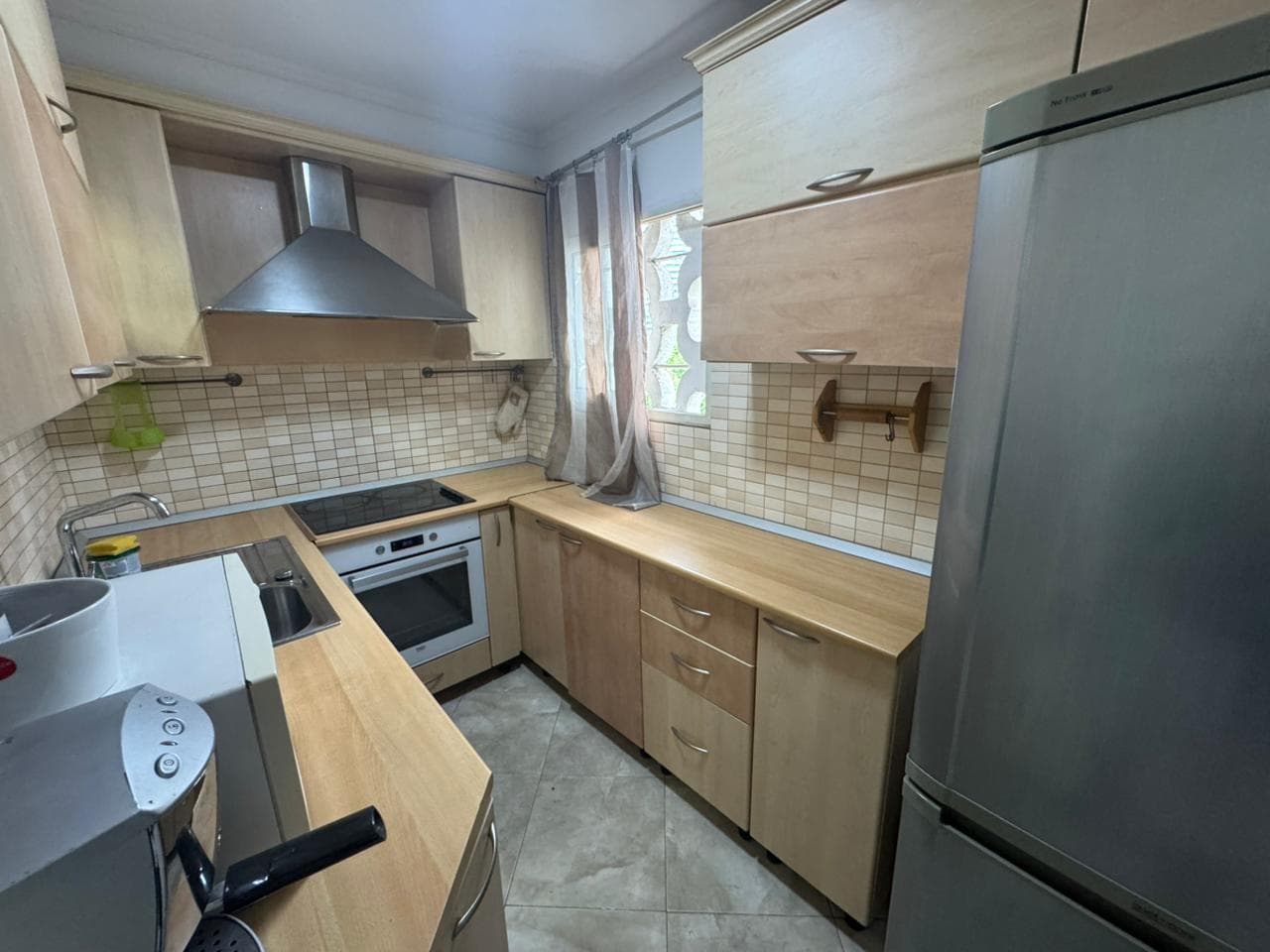 Jepet Apartament 2+1 me qira – Në Qendër të Tiranës ! 3