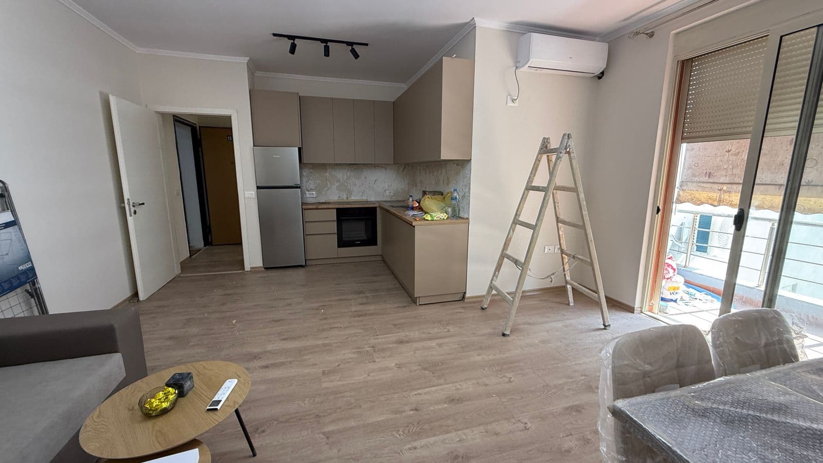 Jepet me Qira Apartament 1+1+ Ballkon ne Astir – i sapomobiluar ! 4