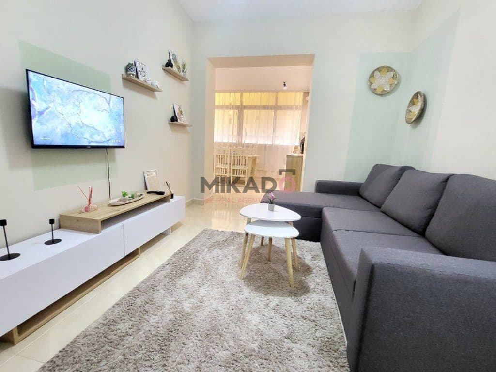 Jepet me Qira Apartament 1+1 i Mobiluar – Qendër Tiranë ! 2